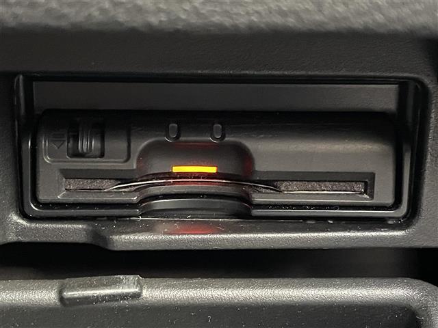 セレナ ハイウェイスター　プロパイロットエディション　純正９インチナビ・フリップダウンモニター・バックカメラ・プロパイロット・エマージェンシーブレーキ・レーンアシスト・コーナーセンサー・プッシュスタート・スマートキー・横滑り防止装置・ＬＥＤヘッドライト（15枚目）