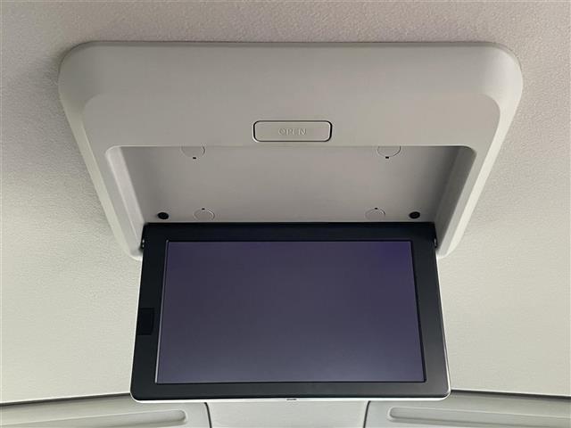 セレナ ハイウェイスター　プロパイロットエディション　純正９インチナビ・フリップダウンモニター・バックカメラ・プロパイロット・エマージェンシーブレーキ・レーンアシスト・コーナーセンサー・プッシュスタート・スマートキー・横滑り防止装置・ＬＥＤヘッドライト（17枚目）