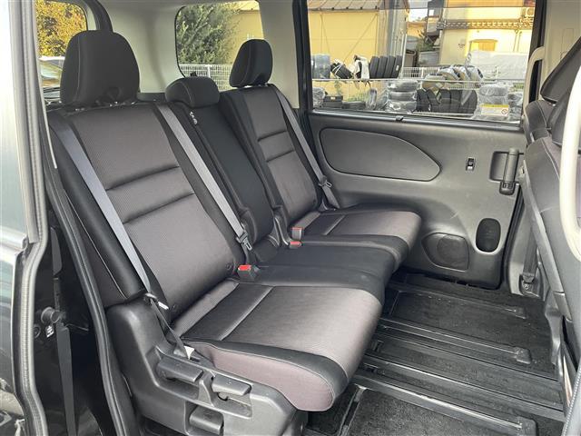 セレナ ハイウェイスター　プロパイロットエディション　純正９インチナビ・フリップダウンモニター・バックカメラ・プロパイロット・エマージェンシーブレーキ・レーンアシスト・コーナーセンサー・プッシュスタート・スマートキー・横滑り防止装置・ＬＥＤヘッドライト（20枚目）