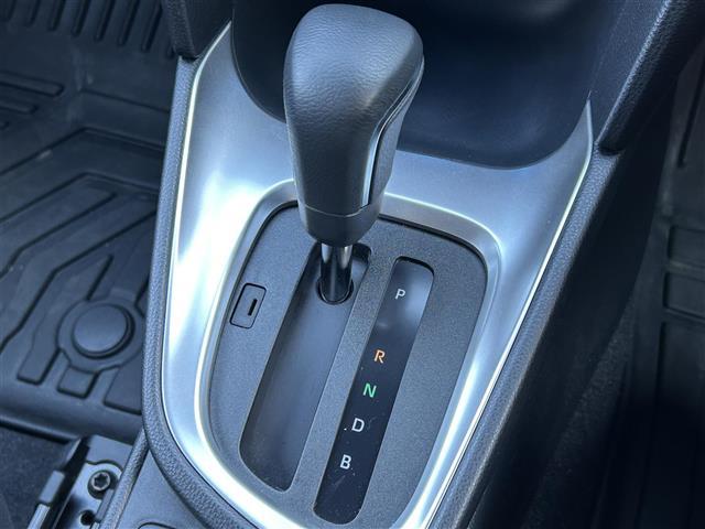 ヤリスクロス ハイブリッドＺ　純正ナビ・フルセグテレビ・バックカメラ・パワーシート・シートヒーター・ステアリングヒーター・パワーバックドア・オートマチックハイビーム・レーントレーシングアシスト・パーキングサポートブレーキ・ＥＴＣ（7枚目）