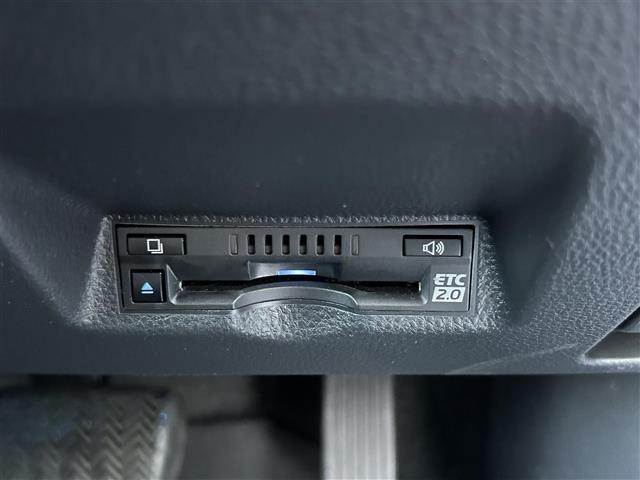 ヤリスクロス ハイブリッドＺ　純正ナビ・フルセグテレビ・バックカメラ・パワーシート・シートヒーター・ステアリングヒーター・パワーバックドア・オートマチックハイビーム・レーントレーシングアシスト・パーキングサポートブレーキ・ＥＴＣ（11枚目）