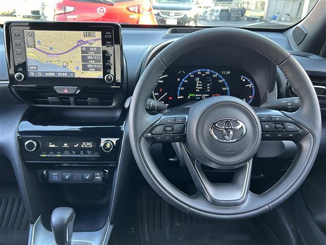 ヤリスクロス ハイブリッドＺ　純正ナビ・フルセグテレビ・バックカメラ・パワーシート・シートヒーター・ステアリングヒーター・パワーバックドア・オートマチックハイビーム・レーントレーシングアシスト・パーキングサポートブレーキ・ＥＴＣ（12枚目）