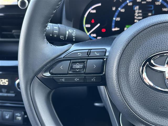 ヤリスクロス ハイブリッドＺ　純正ナビ・フルセグテレビ・バックカメラ・パワーシート・シートヒーター・ステアリングヒーター・パワーバックドア・オートマチックハイビーム・レーントレーシングアシスト・パーキングサポートブレーキ・ＥＴＣ（14枚目）