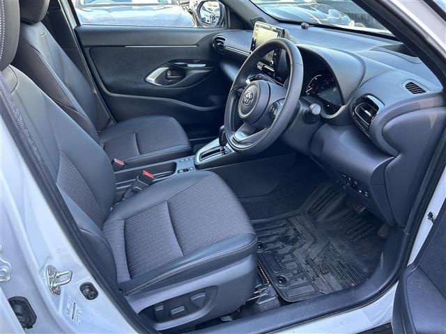 ヤリスクロス ハイブリッドＺ　純正ナビ・フルセグテレビ・バックカメラ・パワーシート・シートヒーター・ステアリングヒーター・パワーバックドア・オートマチックハイビーム・レーントレーシングアシスト・パーキングサポートブレーキ・ＥＴＣ（18枚目）