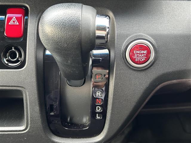 N-ONE プレミアム 純正ナビ・フルセグ・バックカメラ・ビルトインETC・UVカットガラス・純正14インチAW・純正フロアマット・オートライト・フォグランプ・衝突軽減ブレーキ・横滑り防止装置・アイドリングストップ・禁煙車(8枚目)