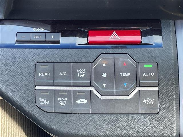 ステップワゴンスパーダ Ｚ　クールスピリット　純正ナビ・フルセグテレビ・バックカメラ・両側パワースライドドア・クルーズコントロール・ウィンカーミラー・パドルシフト・横滑り防止装置・オートライト・ドアバイザー・純正フロアマット・ＥＴＣ・純正ＡＷ（7枚目）