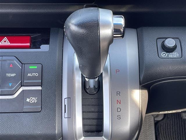 ステップワゴンスパーダ Ｚ　クールスピリット　純正ナビ・フルセグテレビ・バックカメラ・両側パワースライドドア・クルーズコントロール・ウィンカーミラー・パドルシフト・横滑り防止装置・オートライト・ドアバイザー・純正フロアマット・ＥＴＣ・純正ＡＷ（8枚目）