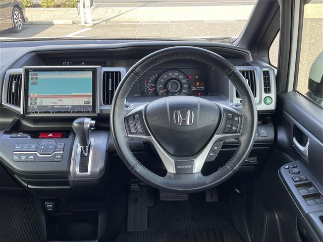 ステップワゴンスパーダ Ｚ　クールスピリット　純正ナビ・フルセグテレビ・バックカメラ・両側パワースライドドア・クルーズコントロール・ウィンカーミラー・パドルシフト・横滑り防止装置・オートライト・ドアバイザー・純正フロアマット・ＥＴＣ・純正ＡＷ（9枚目）