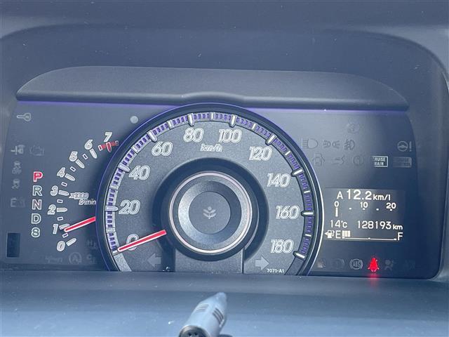 ステップワゴンスパーダ Ｚ　クールスピリット　純正ナビ・フルセグテレビ・バックカメラ・両側パワースライドドア・クルーズコントロール・ウィンカーミラー・パドルシフト・横滑り防止装置・オートライト・ドアバイザー・純正フロアマット・ＥＴＣ・純正ＡＷ（10枚目）