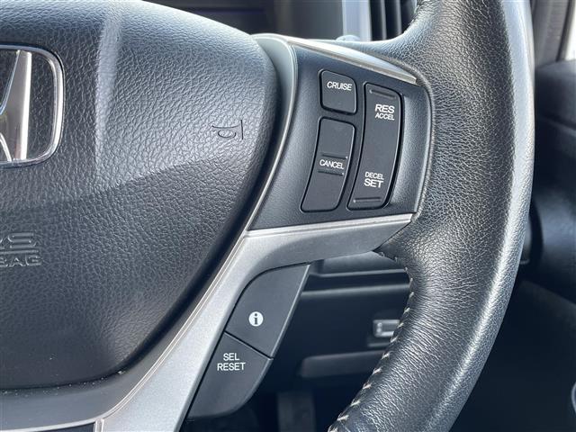 ステップワゴンスパーダ Ｚ　クールスピリット　純正ナビ・フルセグテレビ・バックカメラ・両側パワースライドドア・クルーズコントロール・ウィンカーミラー・パドルシフト・横滑り防止装置・オートライト・ドアバイザー・純正フロアマット・ＥＴＣ・純正ＡＷ（12枚目）