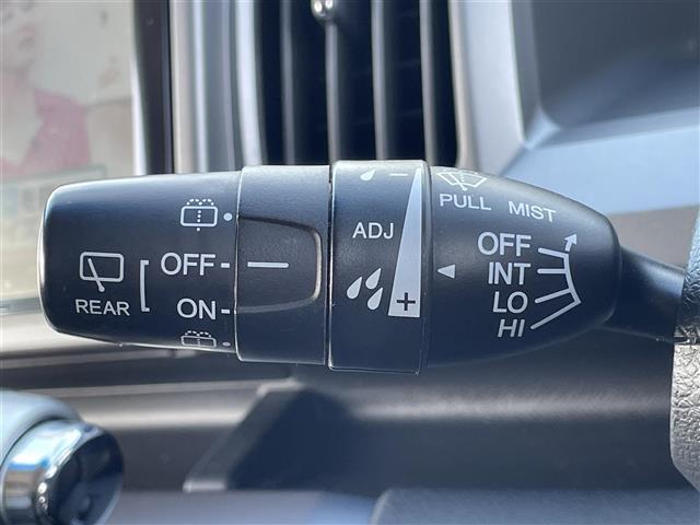 ステップワゴンスパーダ Ｚ　クールスピリット　純正ナビ・フルセグテレビ・バックカメラ・両側パワースライドドア・クルーズコントロール・ウィンカーミラー・パドルシフト・横滑り防止装置・オートライト・ドアバイザー・純正フロアマット・ＥＴＣ・純正ＡＷ（13枚目）