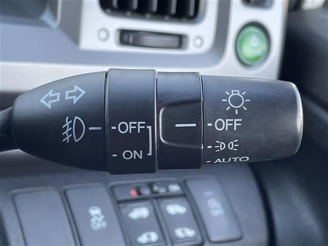 ステップワゴンスパーダ Ｚ　クールスピリット　純正ナビ・フルセグテレビ・バックカメラ・両側パワースライドドア・クルーズコントロール・ウィンカーミラー・パドルシフト・横滑り防止装置・オートライト・ドアバイザー・純正フロアマット・ＥＴＣ・純正ＡＷ（14枚目）