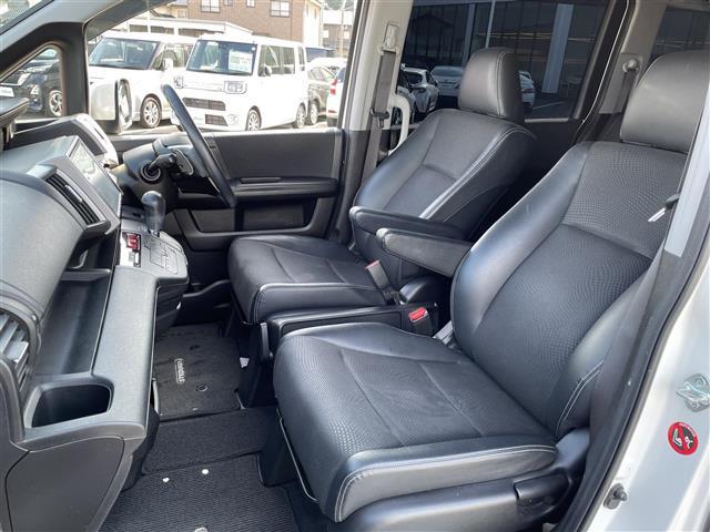 ステップワゴンスパーダ Ｚ　クールスピリット　純正ナビ・フルセグテレビ・バックカメラ・両側パワースライドドア・クルーズコントロール・ウィンカーミラー・パドルシフト・横滑り防止装置・オートライト・ドアバイザー・純正フロアマット・ＥＴＣ・純正ＡＷ（22枚目）