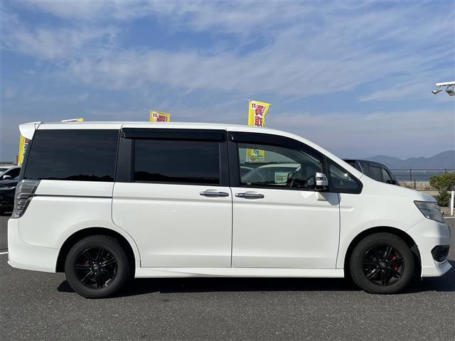 ステップワゴンスパーダ Ｚ　クールスピリット　純正ナビ・フルセグテレビ・バックカメラ・両側パワースライドドア・クルーズコントロール・ウィンカーミラー・パドルシフト・横滑り防止装置・オートライト・ドアバイザー・純正フロアマット・ＥＴＣ・純正ＡＷ（29枚目）