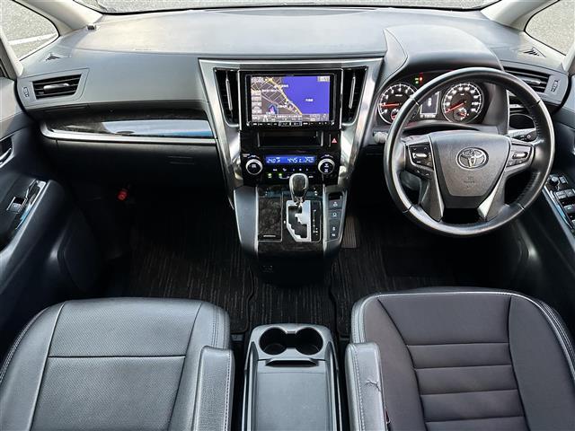 アルファード 2.5S 後席モニター・社外SDナビ・フルセグTV・両側パワスラ・冬用タイヤ・コーナーセンサー・7人乗り・バックカメラ・オットマン・ウィンカーミラー・電格ミラー・LEDヘッドライト・ETC・衝突軽減ブレーキ(2枚目)