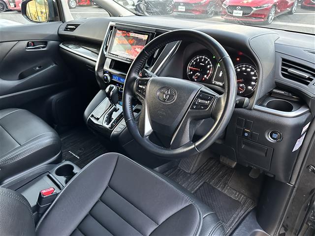 アルファード 2.5S 後席モニター・社外SDナビ・フルセグTV・両側パワスラ・冬用タイヤ・コーナーセンサー・7人乗り・バックカメラ・オットマン・ウィンカーミラー・電格ミラー・LEDヘッドライト・ETC・衝突軽減ブレーキ(17枚目)