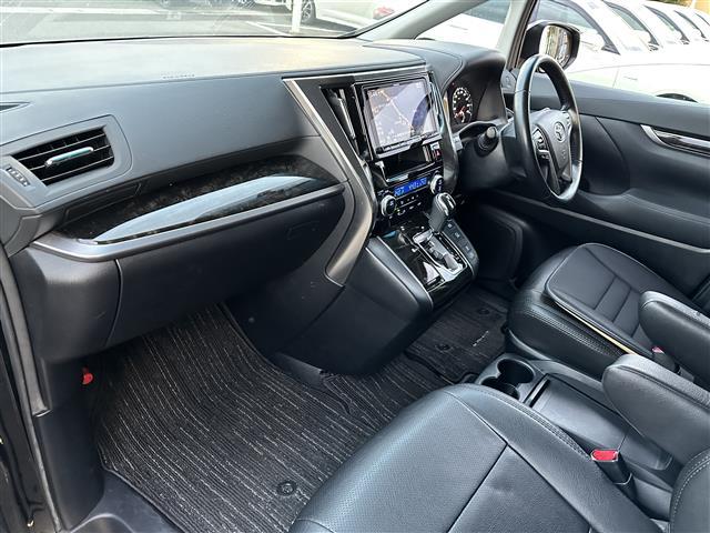 アルファード 2.5S 後席モニター・社外SDナビ・フルセグTV・両側パワスラ・冬用タイヤ・コーナーセンサー・7人乗り・バックカメラ・オットマン・ウィンカーミラー・電格ミラー・LEDヘッドライト・ETC・衝突軽減ブレーキ(22枚目)