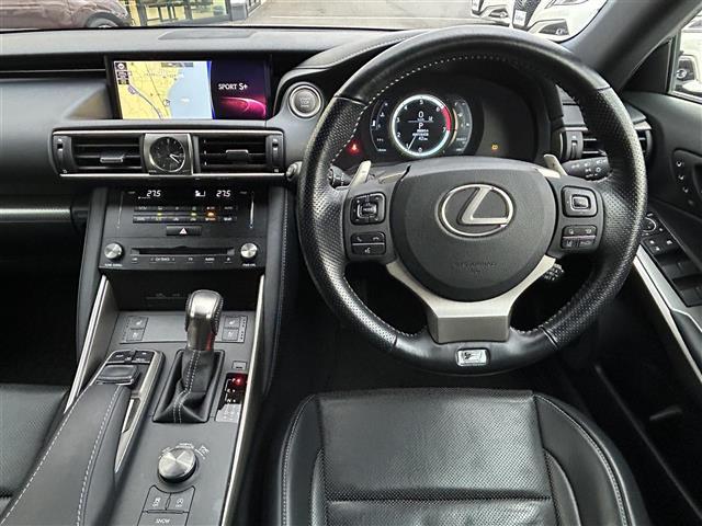 ＩＳ ＩＳ２００ｔ　バージョンＬ　純正ＳＤナビ【Ｂｌｕｅｔｏｏｔｈ／ＣＤ／ＤＶＤ】・クルーズコントロール【追従走行あり】・バックカメラ・オートライト・シートヒーター【Ｄ席／Ｎ席】・衝突被害軽減システム・パワーシート【Ｄ席／Ｎ席】（3枚目）