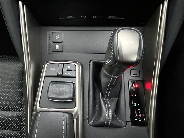 ＩＳ ＩＳ２００ｔ　バージョンＬ　純正ＳＤナビ【Ｂｌｕｅｔｏｏｔｈ／ＣＤ／ＤＶＤ】・クルーズコントロール【追従走行あり】・バックカメラ・オートライト・シートヒーター【Ｄ席／Ｎ席】・衝突被害軽減システム・パワーシート【Ｄ席／Ｎ席】（10枚目）