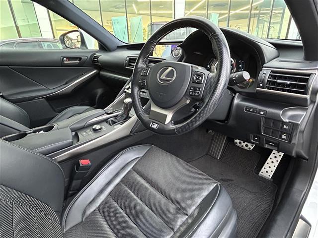 ＩＳ ＩＳ２００ｔ　バージョンＬ　純正ＳＤナビ【Ｂｌｕｅｔｏｏｔｈ／ＣＤ／ＤＶＤ】・クルーズコントロール【追従走行あり】・バックカメラ・オートライト・シートヒーター【Ｄ席／Ｎ席】・衝突被害軽減システム・パワーシート【Ｄ席／Ｎ席】（19枚目）