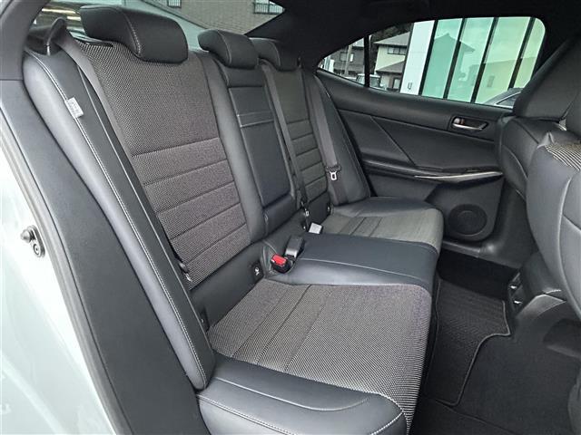ＩＳ ＩＳ２００ｔ　バージョンＬ　純正ＳＤナビ【Ｂｌｕｅｔｏｏｔｈ／ＣＤ／ＤＶＤ】・クルーズコントロール【追従走行あり】・バックカメラ・オートライト・シートヒーター【Ｄ席／Ｎ席】・衝突被害軽減システム・パワーシート【Ｄ席／Ｎ席】（23枚目）