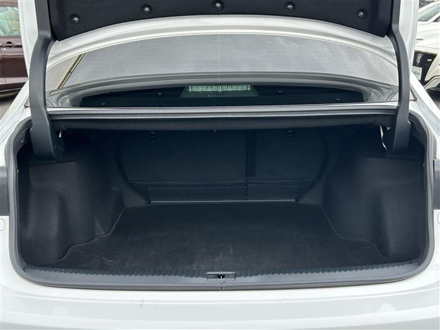 ＩＳ ＩＳ２００ｔ　バージョンＬ　純正ＳＤナビ【Ｂｌｕｅｔｏｏｔｈ／ＣＤ／ＤＶＤ】・クルーズコントロール【追従走行あり】・バックカメラ・オートライト・シートヒーター【Ｄ席／Ｎ席】・衝突被害軽減システム・パワーシート【Ｄ席／Ｎ席】（24枚目）