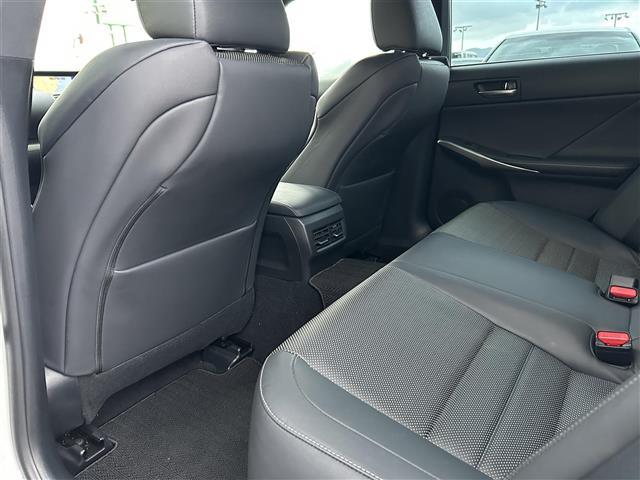 ＩＳ ＩＳ２００ｔ　バージョンＬ　純正ＳＤナビ【Ｂｌｕｅｔｏｏｔｈ／ＣＤ／ＤＶＤ】・クルーズコントロール【追従走行あり】・バックカメラ・オートライト・シートヒーター【Ｄ席／Ｎ席】・衝突被害軽減システム・パワーシート【Ｄ席／Ｎ席】（25枚目）