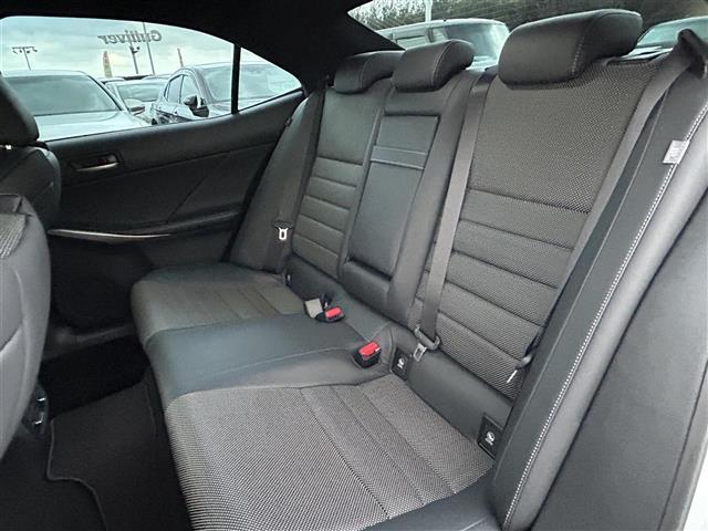 ＩＳ ＩＳ２００ｔ　バージョンＬ　純正ＳＤナビ【Ｂｌｕｅｔｏｏｔｈ／ＣＤ／ＤＶＤ】・クルーズコントロール【追従走行あり】・バックカメラ・オートライト・シートヒーター【Ｄ席／Ｎ席】・衝突被害軽減システム・パワーシート【Ｄ席／Ｎ席】（26枚目）