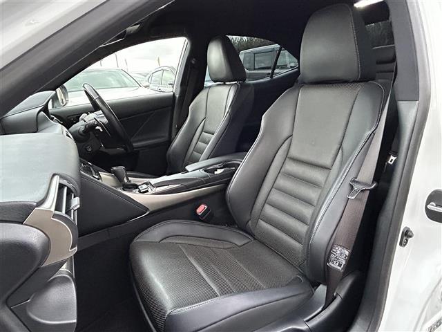 ＩＳ ＩＳ２００ｔ　バージョンＬ　純正ＳＤナビ【Ｂｌｕｅｔｏｏｔｈ／ＣＤ／ＤＶＤ】・クルーズコントロール【追従走行あり】・バックカメラ・オートライト・シートヒーター【Ｄ席／Ｎ席】・衝突被害軽減システム・パワーシート【Ｄ席／Ｎ席】（28枚目）