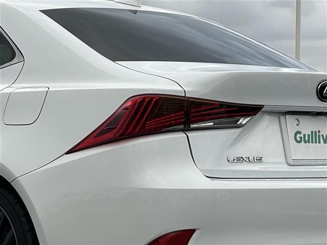 ＩＳ ＩＳ２００ｔ　バージョンＬ　純正ＳＤナビ【Ｂｌｕｅｔｏｏｔｈ／ＣＤ／ＤＶＤ】・クルーズコントロール【追従走行あり】・バックカメラ・オートライト・シートヒーター【Ｄ席／Ｎ席】・衝突被害軽減システム・パワーシート【Ｄ席／Ｎ席】（31枚目）