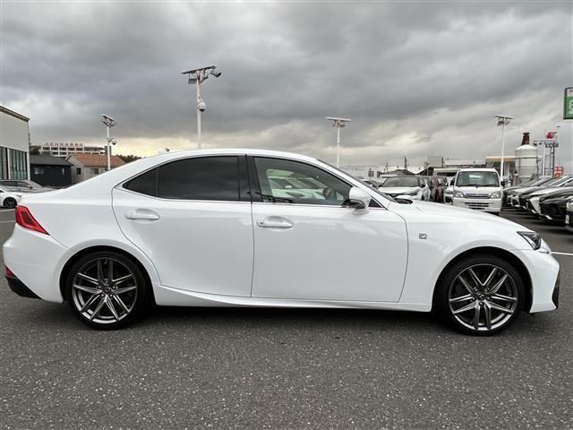 ＩＳ ＩＳ２００ｔ　バージョンＬ　純正ＳＤナビ【Ｂｌｕｅｔｏｏｔｈ／ＣＤ／ＤＶＤ】・クルーズコントロール【追従走行あり】・バックカメラ・オートライト・シートヒーター【Ｄ席／Ｎ席】・衝突被害軽減システム・パワーシート【Ｄ席／Ｎ席】（33枚目）