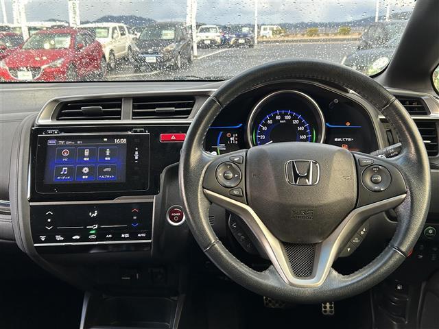 フィットハイブリッド Sパッケージ 純正ナビ・フルセグ・HDMI・バックカメラ・ETC・LEDヘッドライト・フォグ・プッシュスタート・あんしんパッケージ・純正フロアマット・純正16インチAW・ウィンカーミラー・ドアバイザー・パドルシフト(19枚目)