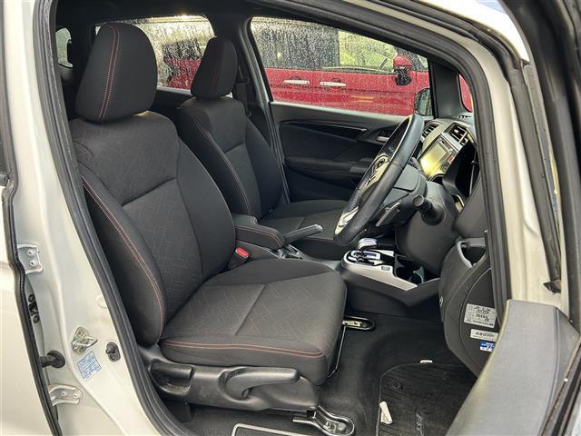 フィットハイブリッド Sパッケージ 純正ナビ・フルセグ・HDMI・バックカメラ・ETC・LEDヘッドライト・フォグ・プッシュスタート・あんしんパッケージ・純正フロアマット・純正16インチAW・ウィンカーミラー・ドアバイザー・パドルシフト(22枚目)