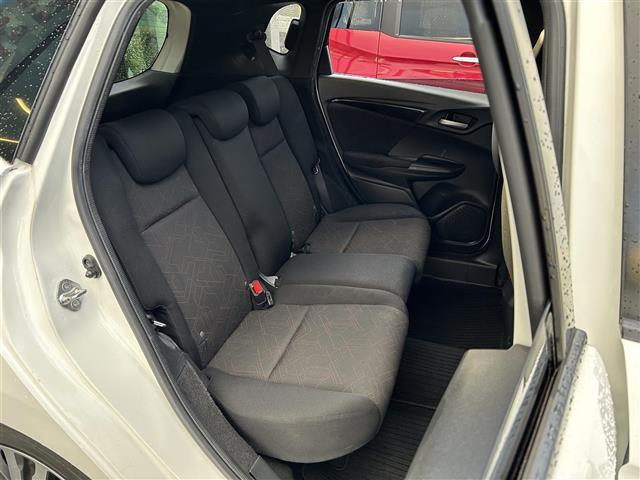 フィットハイブリッド Sパッケージ 純正ナビ・フルセグ・HDMI・バックカメラ・ETC・LEDヘッドライト・フォグ・プッシュスタート・あんしんパッケージ・純正フロアマット・純正16インチAW・ウィンカーミラー・ドアバイザー・パドルシフト(24枚目)