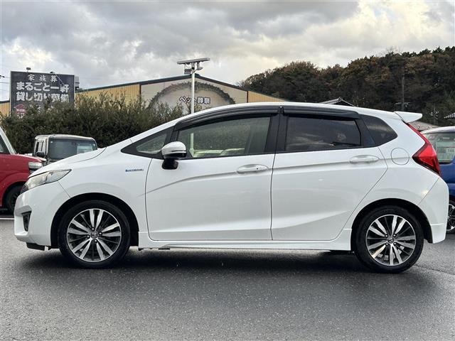 フィットハイブリッド Sパッケージ 純正ナビ・フルセグ・HDMI・バックカメラ・ETC・LEDヘッドライト・フォグ・プッシュスタート・あんしんパッケージ・純正フロアマット・純正16インチAW・ウィンカーミラー・ドアバイザー・パドルシフト(32枚目)