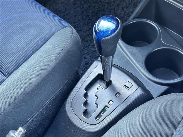 アクア S 純正ナビ・Bluetooth・バックカメラ・ウィンカーミラー・フォグランプ・スマートキー・スペアキー・純正フロアマット・横滑り防止装置・ビルドインETC・禁煙車・ワンオーナー・取扱説明書・保証書(7枚目)