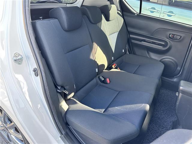 アクア S 純正ナビ・Bluetooth・バックカメラ・ウィンカーミラー・フォグランプ・スマートキー・スペアキー・純正フロアマット・横滑り防止装置・ビルドインETC・禁煙車・ワンオーナー・取扱説明書・保証書(22枚目)