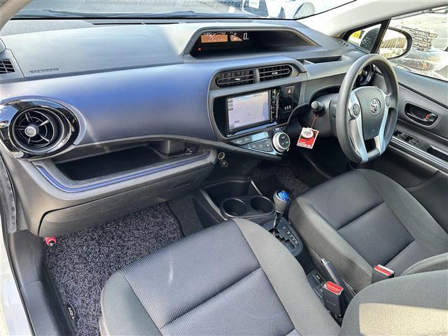 アクア S 純正ナビ・Bluetooth・バックカメラ・ウィンカーミラー・フォグランプ・スマートキー・スペアキー・純正フロアマット・横滑り防止装置・ビルドインETC・禁煙車・ワンオーナー・取扱説明書・保証書(23枚目)