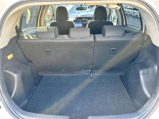 アクア S 純正ナビ・Bluetooth・バックカメラ・ウィンカーミラー・フォグランプ・スマートキー・スペアキー・純正フロアマット・横滑り防止装置・ビルドインETC・禁煙車・ワンオーナー・取扱説明書・保証書(26枚目)