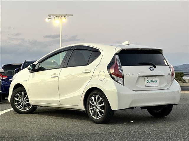 アクア S 純正ナビ・Bluetooth・バックカメラ・ウィンカーミラー・フォグランプ・スマートキー・スペアキー・純正フロアマット・横滑り防止装置・ビルドインETC・禁煙車・ワンオーナー・取扱説明書・保証書(43枚目)