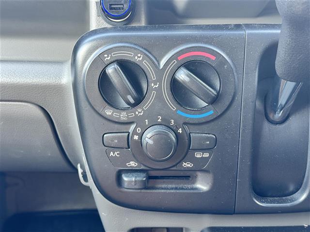 エブリイ ジョインターボ ワンオーナー・純正ナビ・フルセグ・リモコンキー・純正フロアマット・両側スライドドア・コーナーセンサー・レーンキープ・横滑り防止・衝突軽減・運転席/助手席エアバッグ・社外AW・禁煙車・取扱説明書・保証書(6枚目)