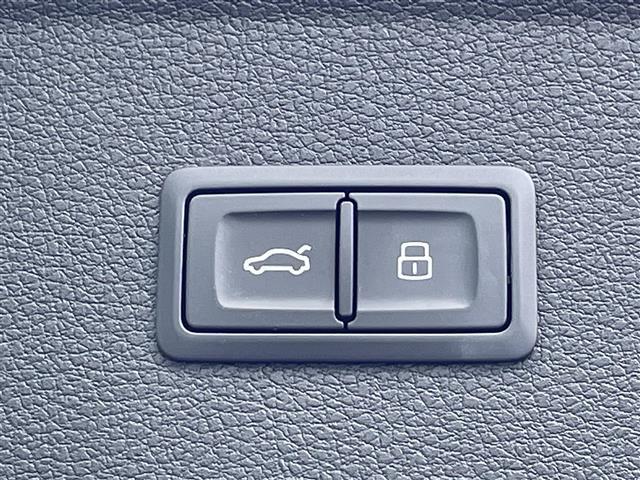 Q5 40TDIクワトロ スポーツ ワンオーナー・純正ナビ・全周囲カメラ・パーキングアシスト・パドルシフト・追従クルーズコントロール・ETC2.0・全席シートヒーター・電動リアゲート・衝突軽減・レーンキープアシスト・メモリシート(27枚目)