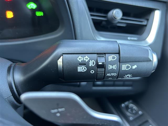 UX UX250h Fスポーツ 純正ナビ・バックカメラ・フルセグテレビ・レーダークルーズコントロール・レーンキープアシスト・ブレーキホールド・パワーバックドア・シートヒーター・衝突軽減システム・パーキングサポートブレーキ・ETC(12枚目)