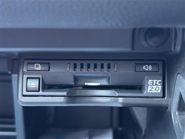 UX UX250h Fスポーツ 純正ナビ・バックカメラ・フルセグテレビ・レーダークルーズコントロール・レーンキープアシスト・ブレーキホールド・パワーバックドア・シートヒーター・衝突軽減システム・パーキングサポートブレーキ・ETC(16枚目)