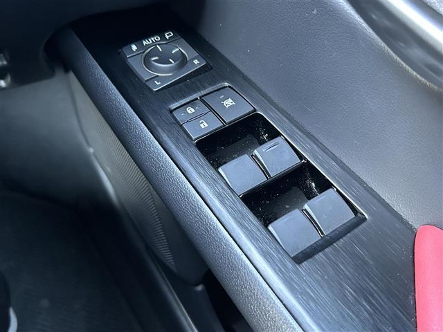 UX UX250h Fスポーツ 純正ナビ・バックカメラ・フルセグテレビ・レーダークルーズコントロール・レーンキープアシスト・ブレーキホールド・パワーバックドア・シートヒーター・衝突軽減システム・パーキングサポートブレーキ・ETC(17枚目)