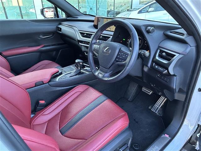 UX UX250h Fスポーツ 純正ナビ・バックカメラ・フルセグテレビ・レーダークルーズコントロール・レーンキープアシスト・ブレーキホールド・パワーバックドア・シートヒーター・衝突軽減システム・パーキングサポートブレーキ・ETC(20枚目)