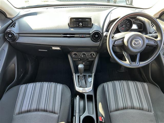 デミオ １５Ｃ　衝突被害軽減ブレーキ・レーンキープアシスト・前後コーナーセンサー・ＡＵＸカーオーディオ・Ｗ＋サイドエアバッグ・プッシュスタート・スペアキー・１５インチ純正アルミ・横滑り防止装置・・パワーウィンドウ（2枚目）