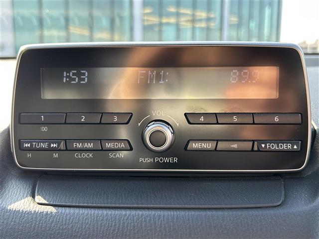 デミオ １５Ｃ　衝突被害軽減ブレーキ・レーンキープアシスト・前後コーナーセンサー・ＡＵＸカーオーディオ・Ｗ＋サイドエアバッグ・プッシュスタート・スペアキー・１５インチ純正アルミ・横滑り防止装置・・パワーウィンドウ（3枚目）