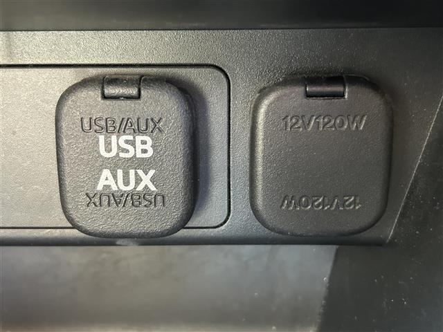 デミオ １５Ｃ　衝突被害軽減ブレーキ・レーンキープアシスト・前後コーナーセンサー・ＡＵＸカーオーディオ・Ｗ＋サイドエアバッグ・プッシュスタート・スペアキー・１５インチ純正アルミ・横滑り防止装置・・パワーウィンドウ（11枚目）