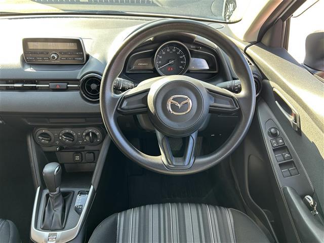 デミオ １５Ｃ　衝突被害軽減ブレーキ・レーンキープアシスト・前後コーナーセンサー・ＡＵＸカーオーディオ・Ｗ＋サイドエアバッグ・プッシュスタート・スペアキー・１５インチ純正アルミ・横滑り防止装置・・パワーウィンドウ（15枚目）